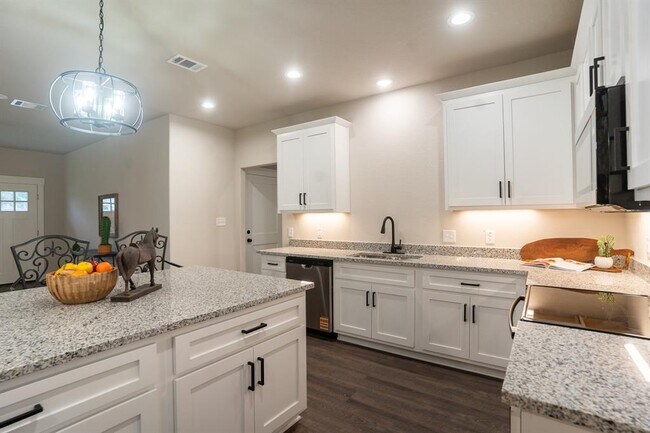Building Photo - 306 String Pr Wy