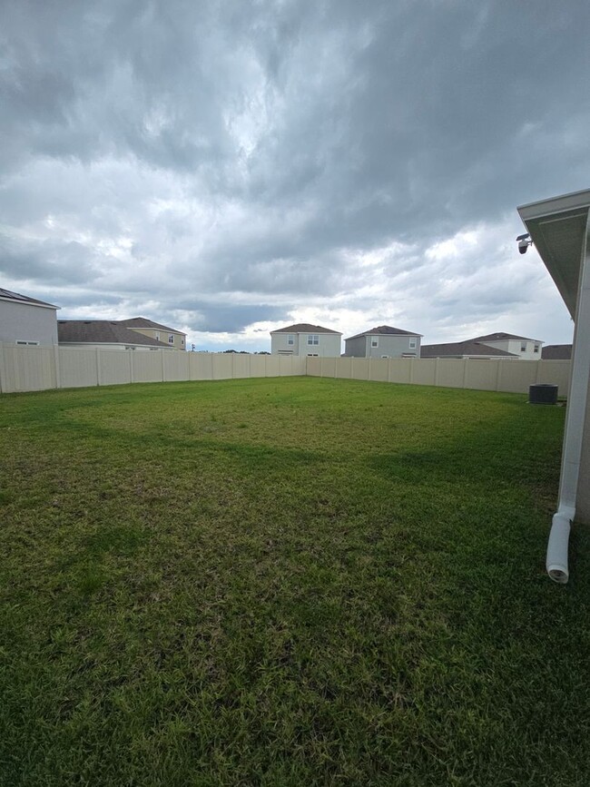 Building Photo - New 4/2 Home In Great Community