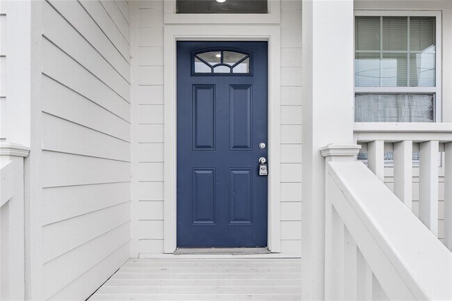 Building Photo - 702 40th St