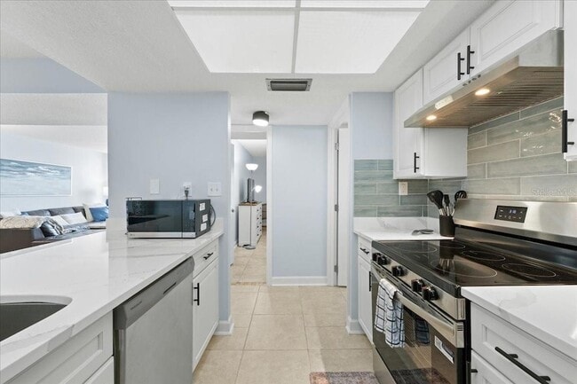 Building Photo - 440 S Gulfview Blvd
