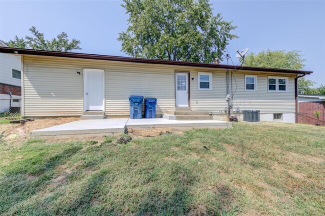 Building Photo - 624 S Pam Ave