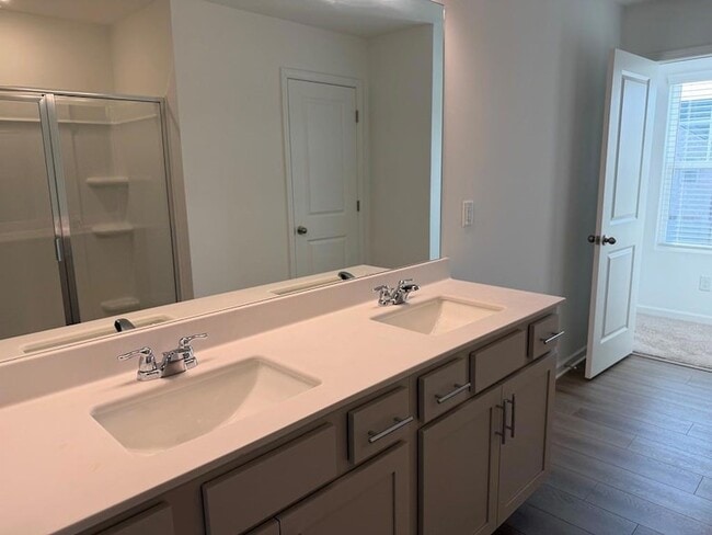 Building Photo - 214 Kinship Dr