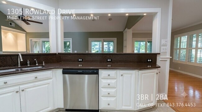 Building Photo - 1305 Rowland Dr