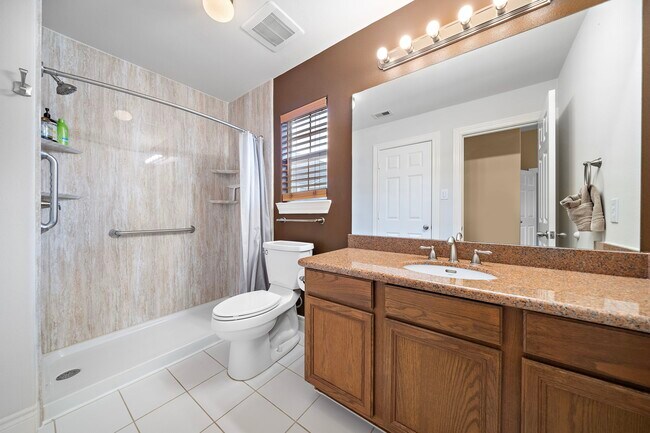 Building Photo - 2927 Clinton Dr