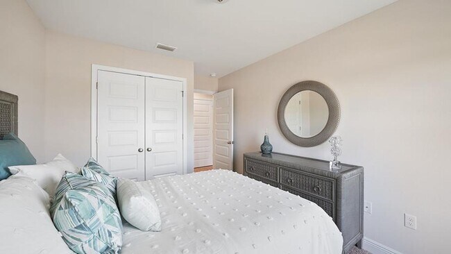 Building Photo - Modern 3BR/2.5BA Home with Open Floor Plan, Granite Counters & 1-Car Garage – Valdosta, GA