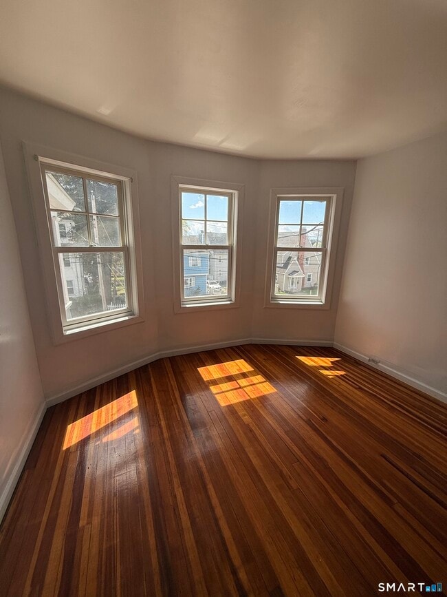 Building Photo - 610 Hawley Ave