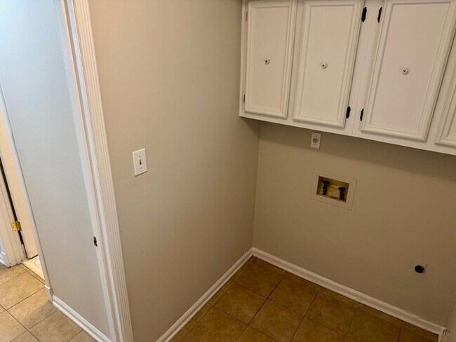 Building Photo - 122 York Haven Dr