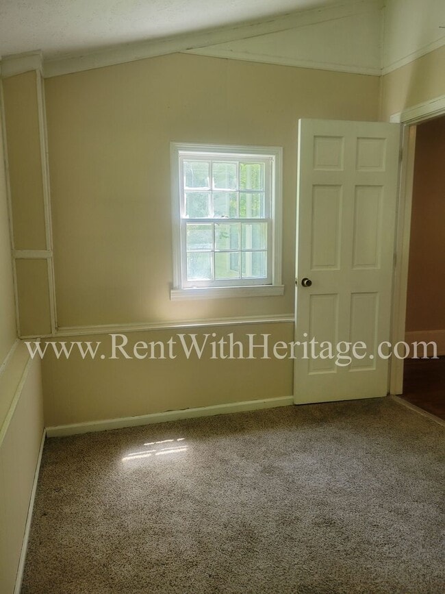Building Photo - ENJOY THE PRESTIGE OF THIS CHARMING HOME I...