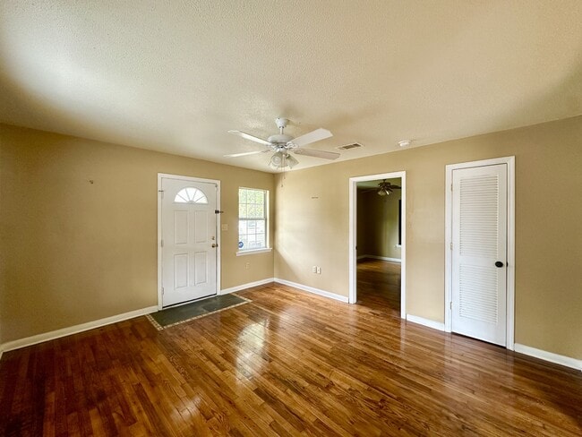 Building Photo - 606 E Adair St