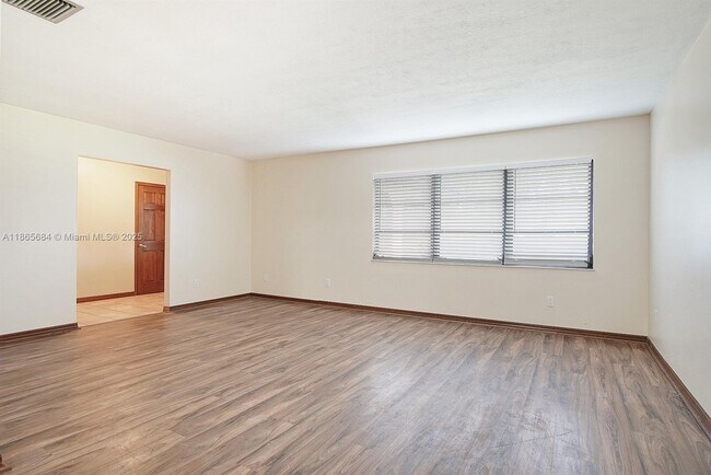 Building Photo - 525 SE Brookside Terrace