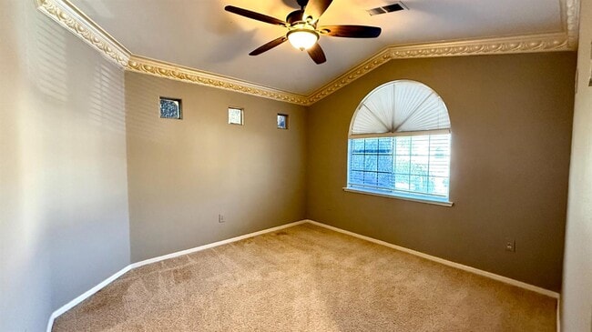 Building Photo - 960 Vista Pl