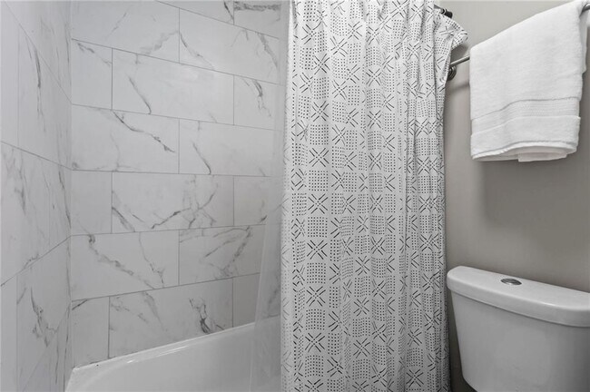 Building Photo - 28 Huntington Pl Dr