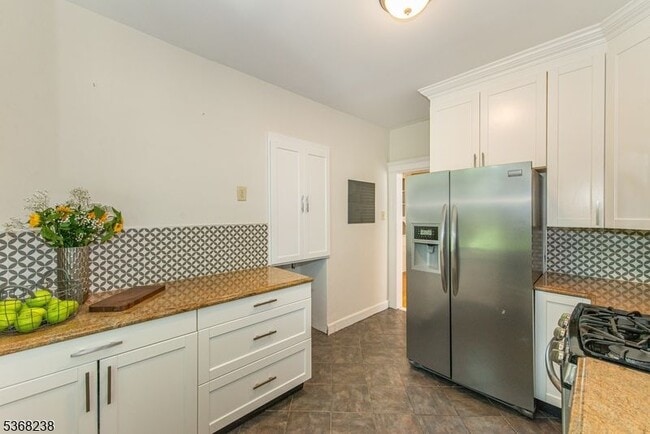 Building Photo - 207 Hillside Ave