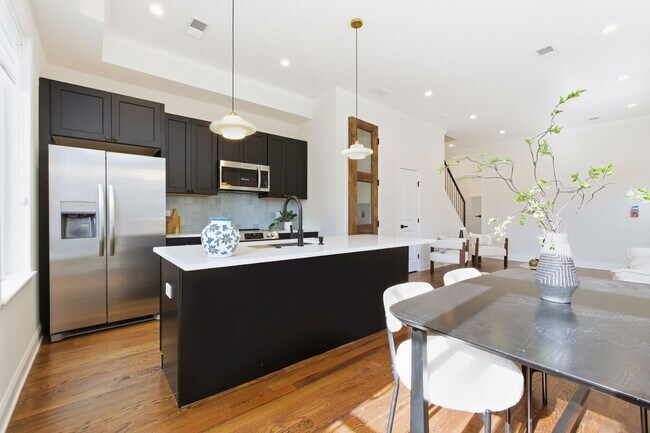 Building Photo - 2926 W Oxford St