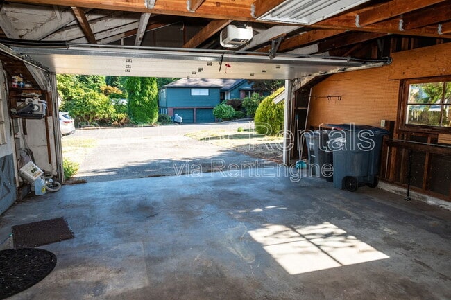 Building Photo - 815 Maywood Ln