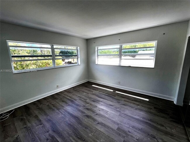 Building Photo - 1958 Monroe St