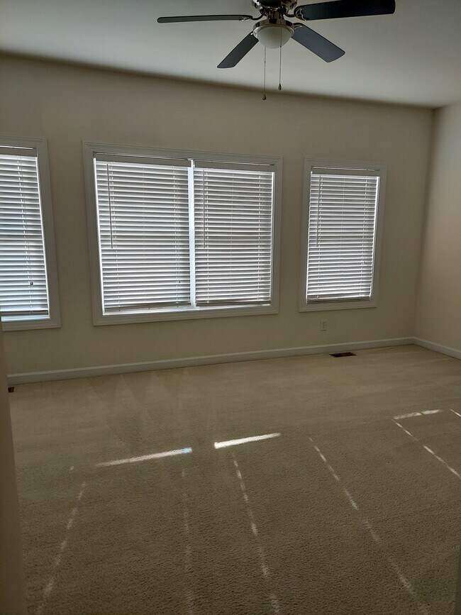 Building Photo - 2013 Baltic Ave