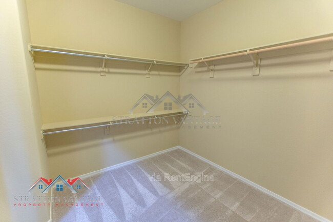 Building Photo - 5908 E Bramble Berry Ln