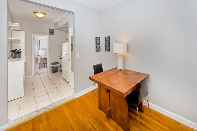 Building Photo - 1574 2nd Ave