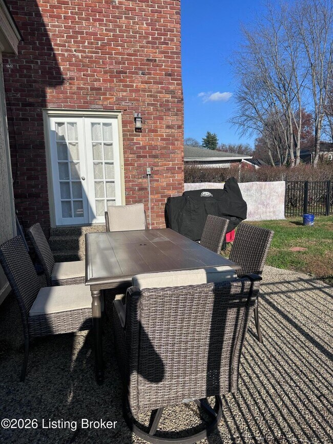 Building Photo - 305 Moser Rd