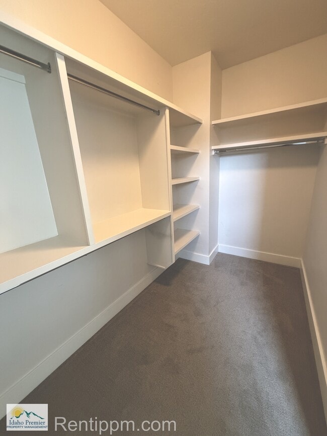Building Photo - 3010 S Honeycomb Way