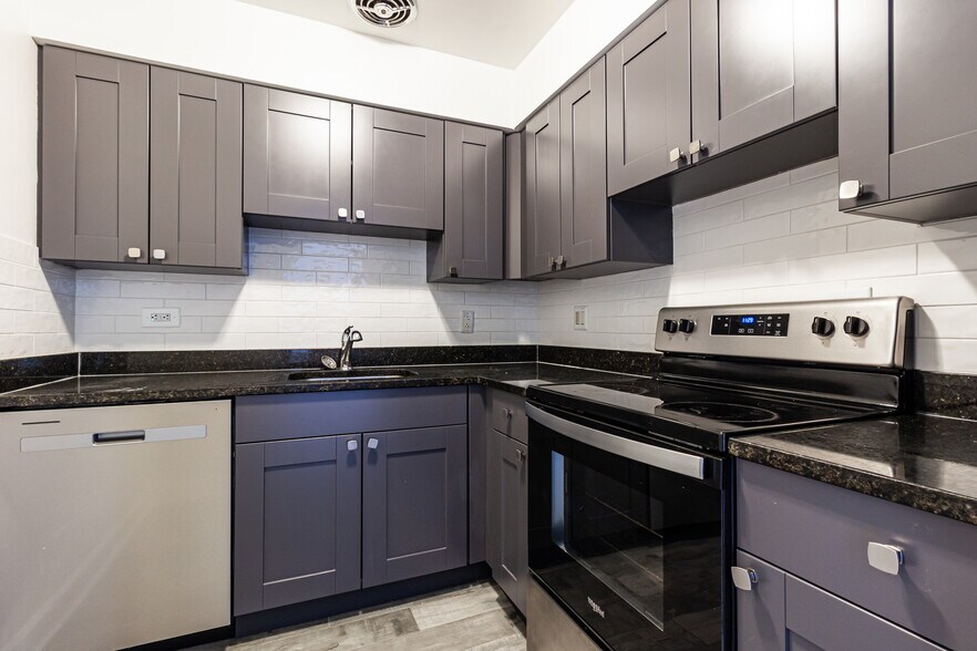 Building Photo - 3723 N Pine Grove Ave