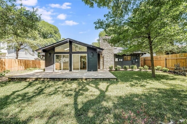 Building Photo - 1707 Fawn Dr