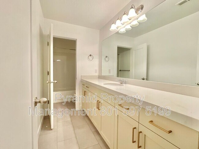 Building Photo - 836 E 340 S