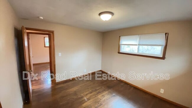 Building Photo - 677 Mark Ave