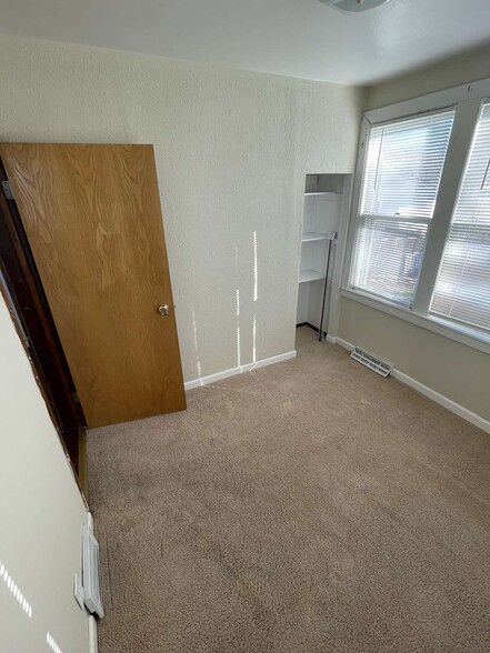 Building Photo - 104 E 23rd St