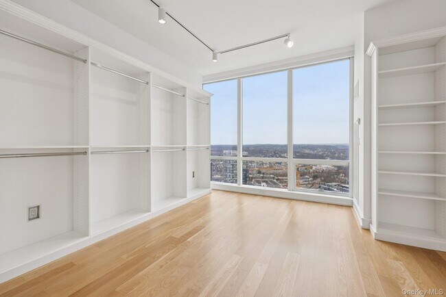 Building Photo - 1 Renaissance Square