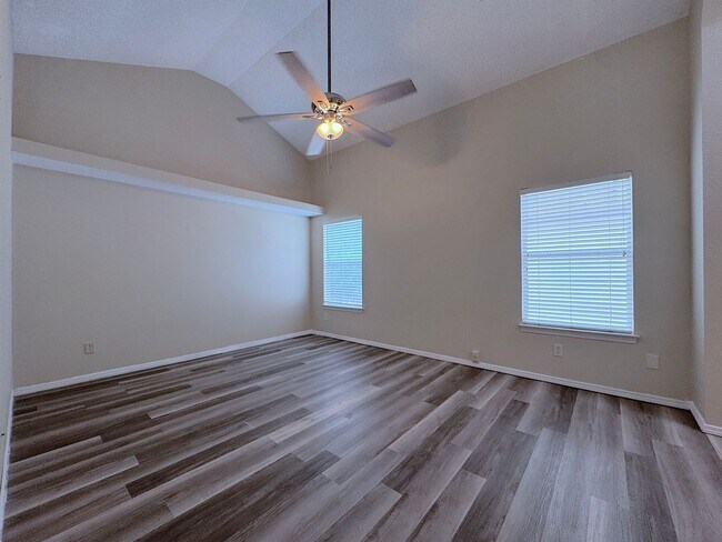 Building Photo - East El Paso Split Tri-Level 3 bed/2 bath Refrig A/C with bonus loft!