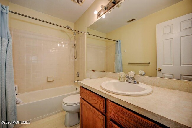 Building Photo - 319 Bernard Dr