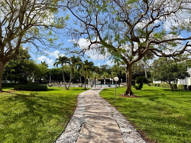 Building Photo - 1101 Bahama Bend