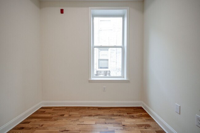 Building Photo - 1723 Master St