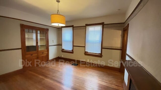 Building Photo - 808 Campbell Ave