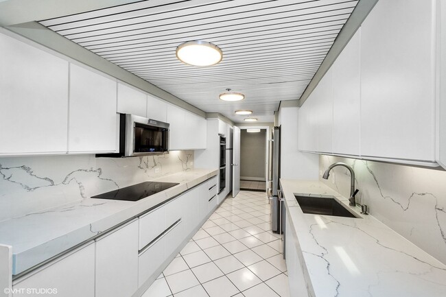 Building Photo - 161 E Chicago Ave