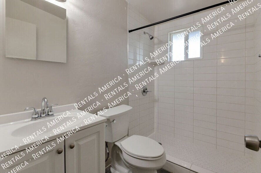 Building Photo - 3054 N Sparkman Blvd