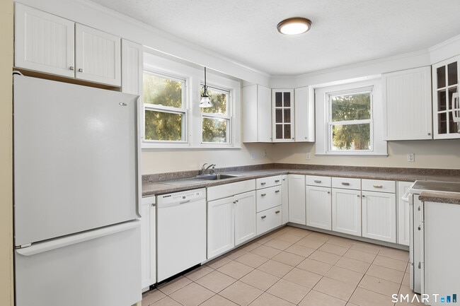 Building Photo - 815 E Main St