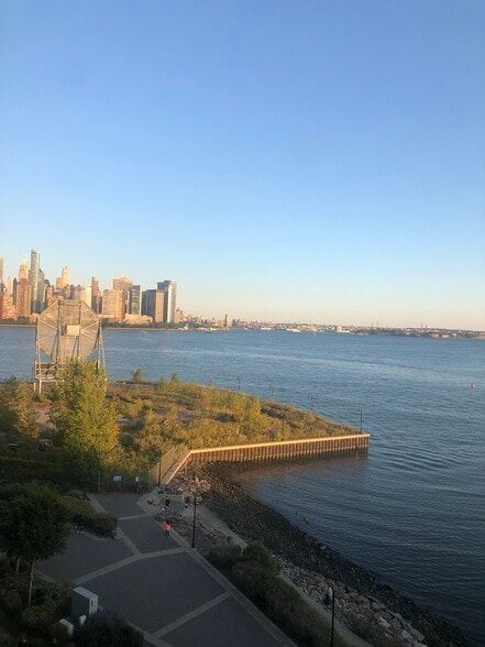 Building Photo - 25 Hudson St