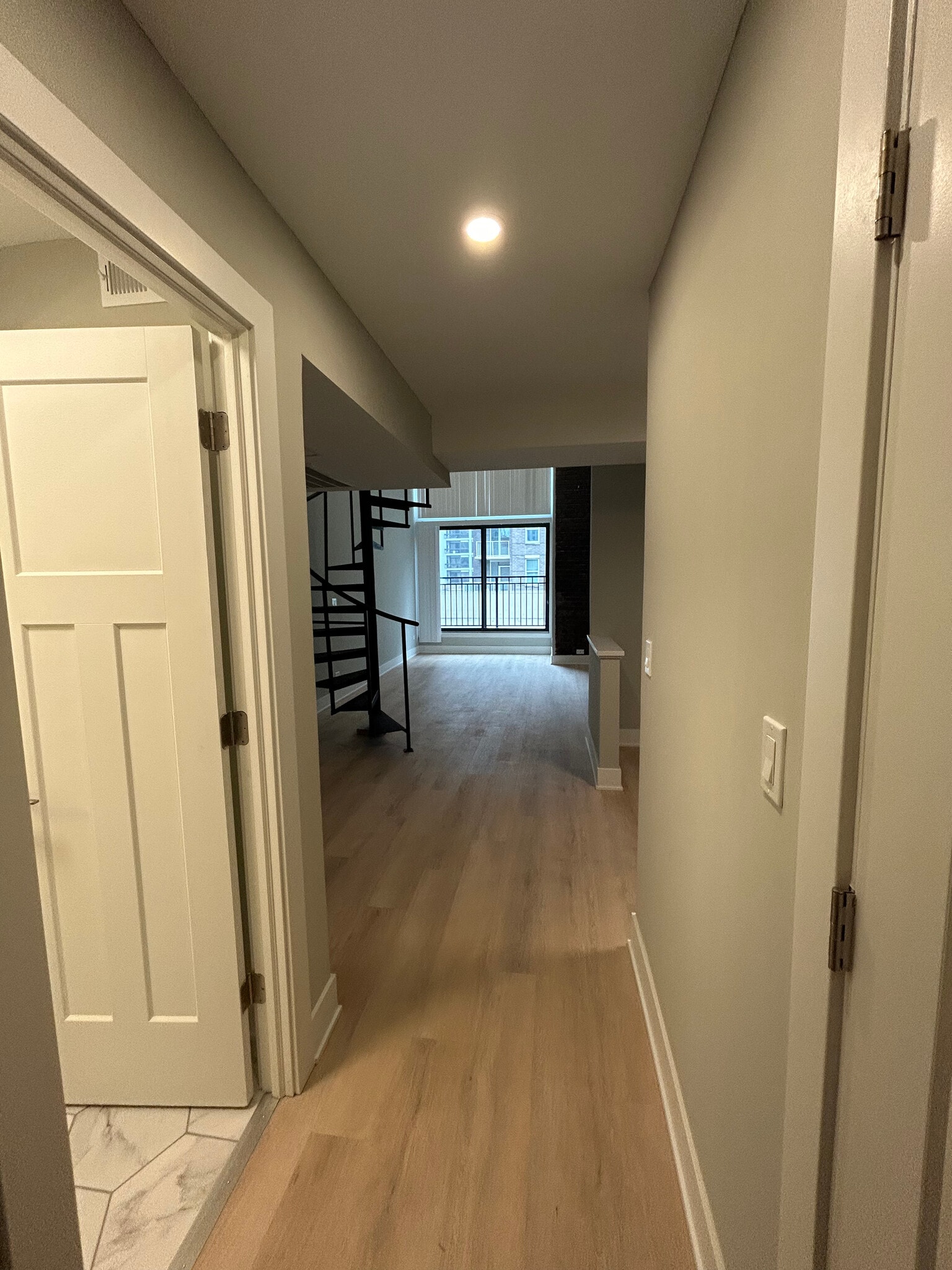 Building Photo - 1214 N La Salle Dr