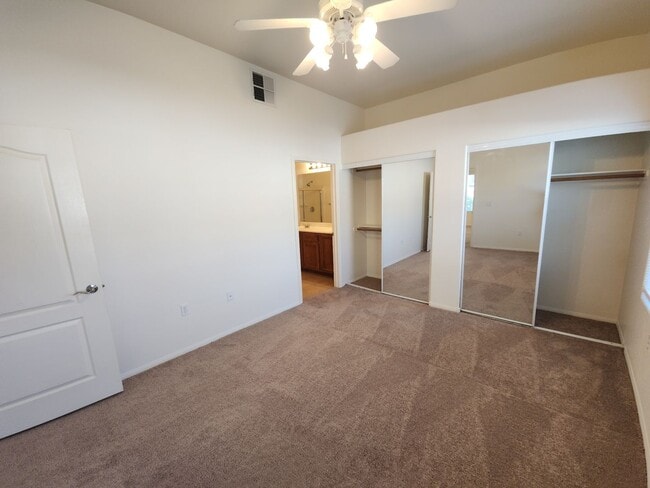 Building Photo - Beautiful 2 Bedroom / 2 Bath 1st floor Condo Unit in Sunset Cliffs.