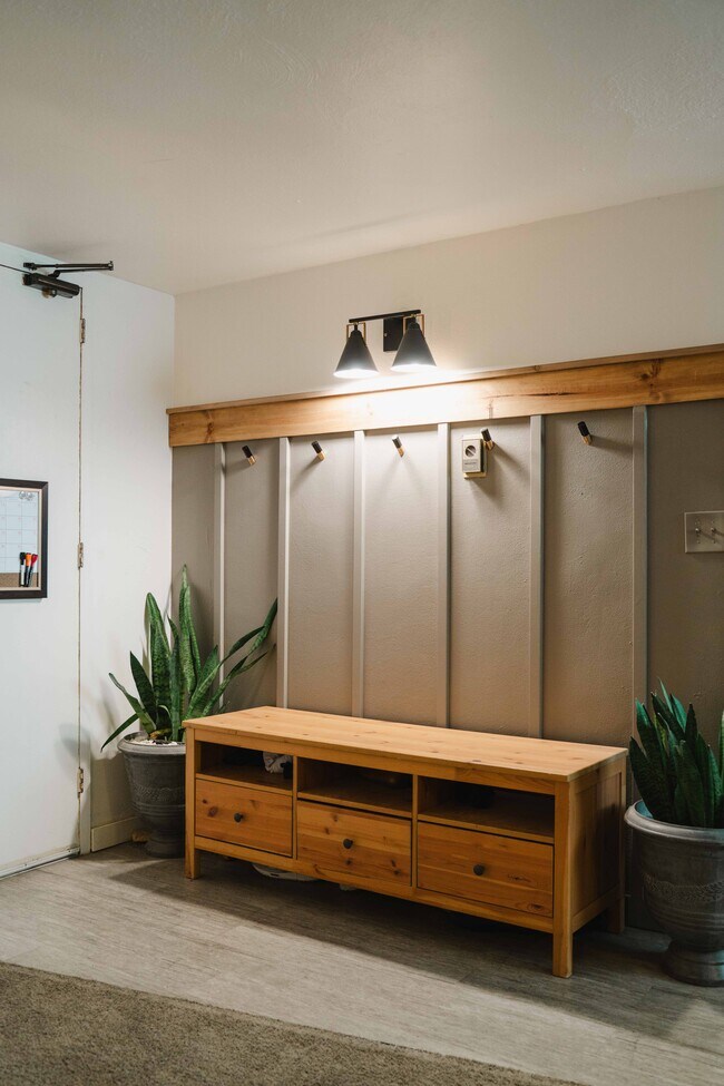 Building Photo - 1155 Ash St