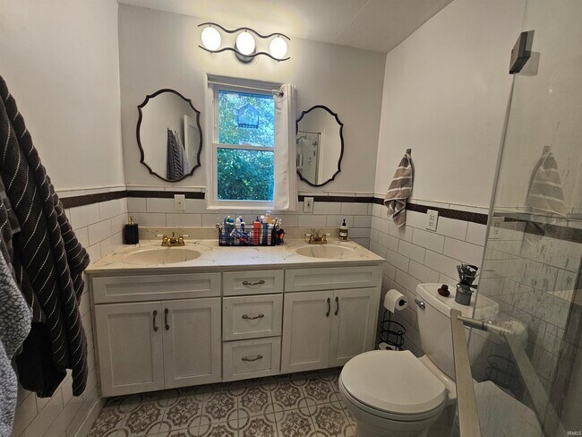 Building Photo - 817 N Park Ave