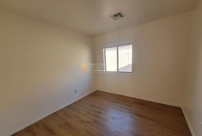 Building Photo - 3133 W Huntington Dr