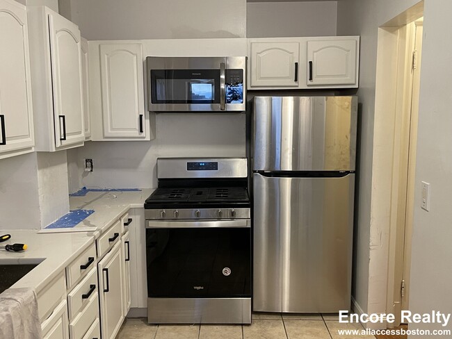 Building Photo - 448 Park Dr