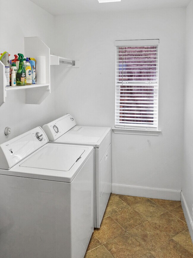 Building Photo - 8109 Endeavor Cir