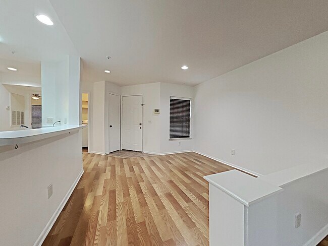 Building Photo - 490 N Pin Oak Pl