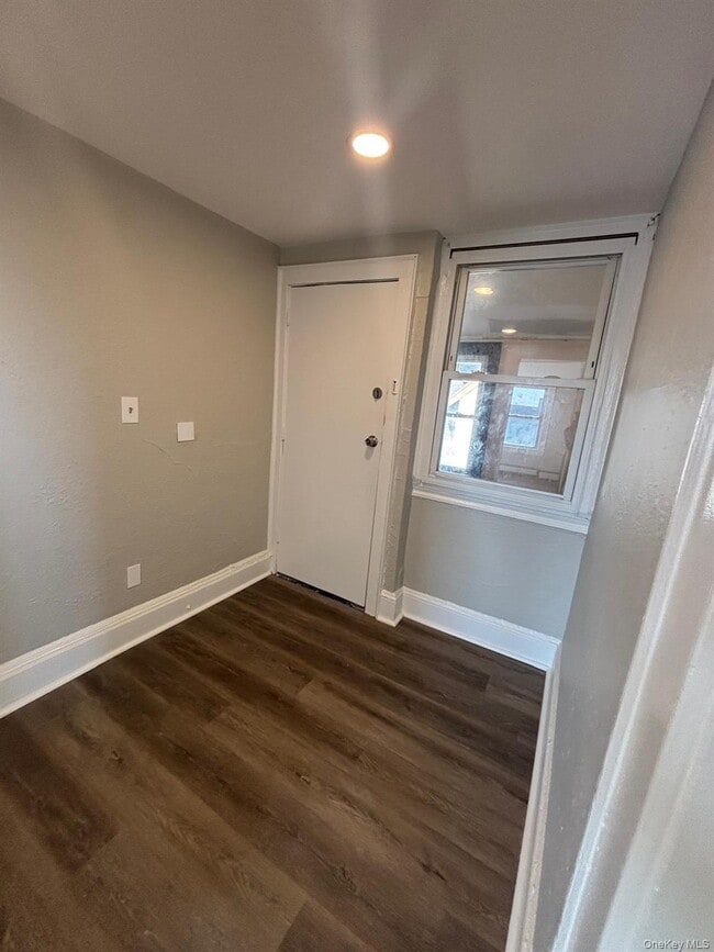 Building Photo - 127 E Chester St