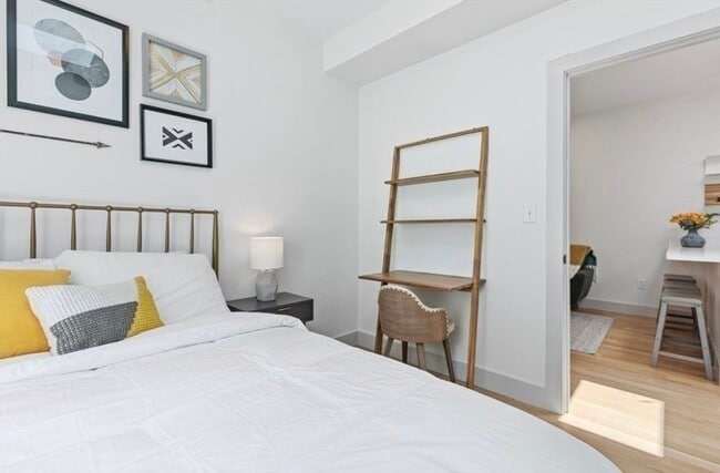 Building Photo - 43 Wordsworth St